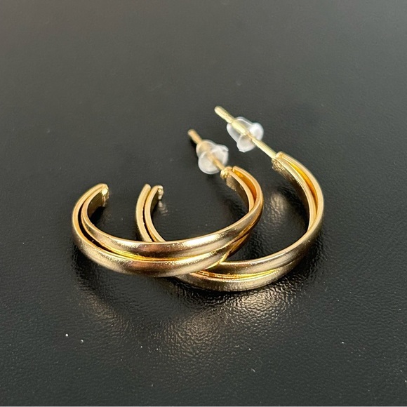 Jewelry - Golden Semi Hoop Earrings S1, New!